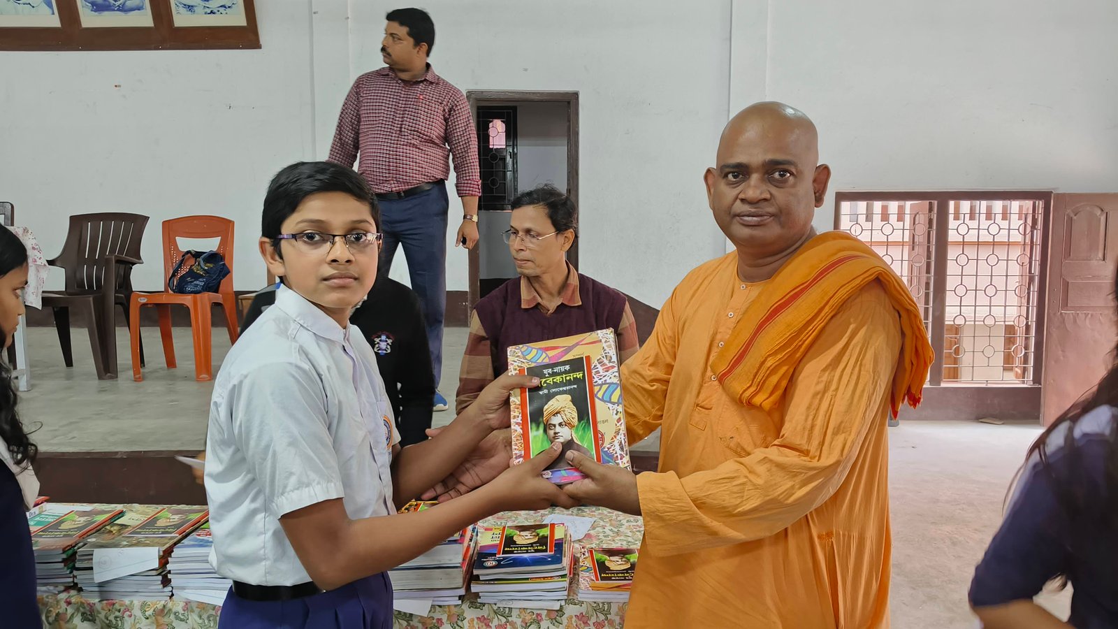 পাঠ্যপুস্তক বিতরণ